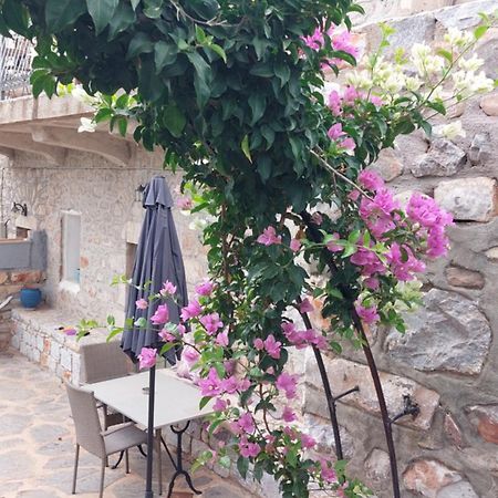 200 Year Old 'Kamara Suite' With Private Garden Pyrgos Dirou Экстерьер фото